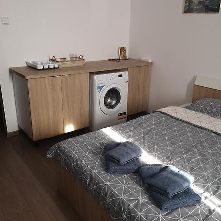 Gara Dinu Appartement Boekarest Buitenkant foto