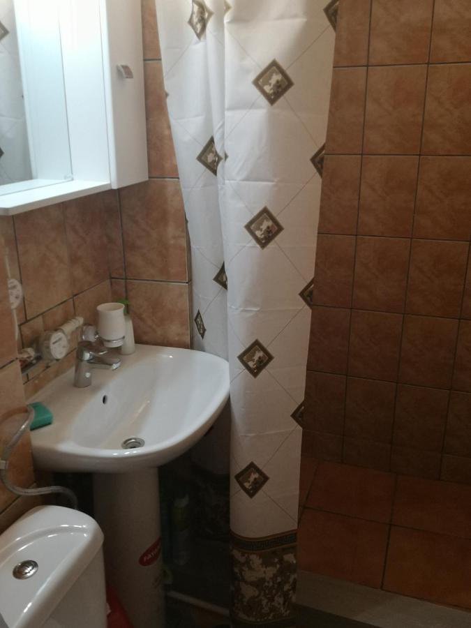 Gara Dinu Appartement Boekarest Buitenkant foto